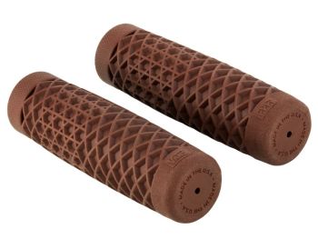 Coppia manopole CULT VANS marrone, Ø 22/24 mm, l=125 mm per Vespa ET2/ET4/LX/LXV/S/Primavera/Sprint/GTS/GTS Super/GT/GT L 50-300ccm